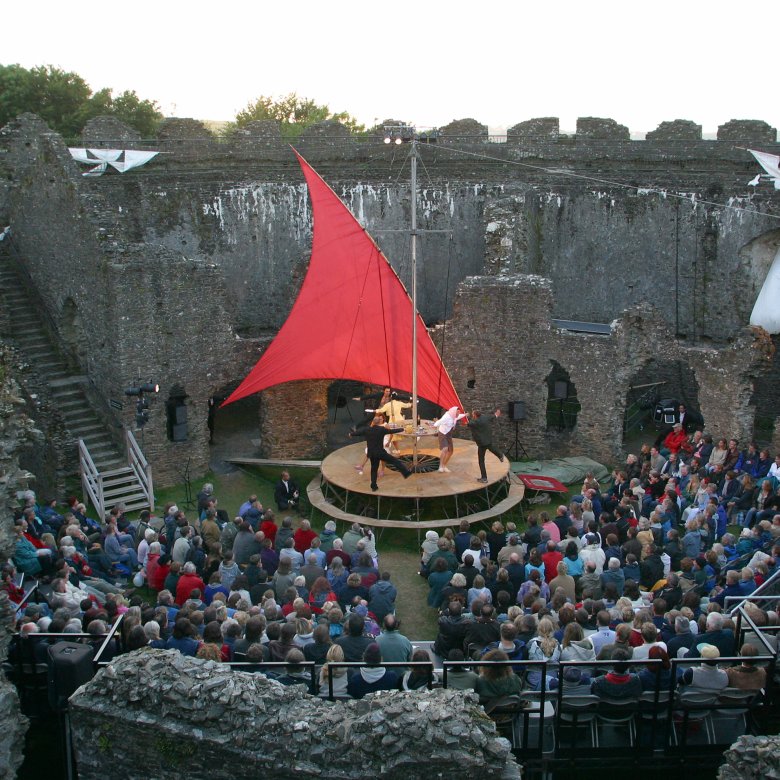 Tristan and Yseult at Restormel Castle, 2003 - Credit Steve Tanner