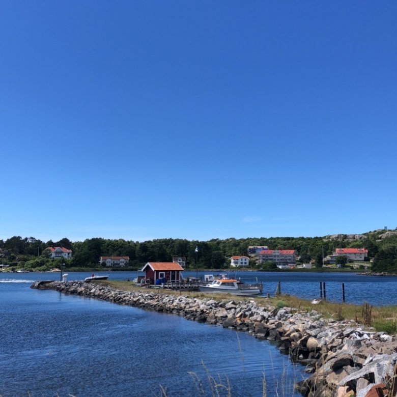 View from Stockholm Archipelago showing water, stretches of land and small red-roofed buildings. 