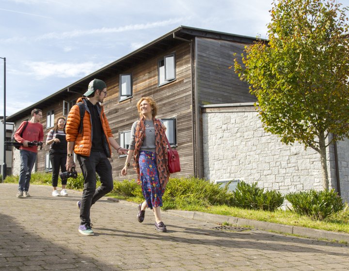 Students walking and chatting.