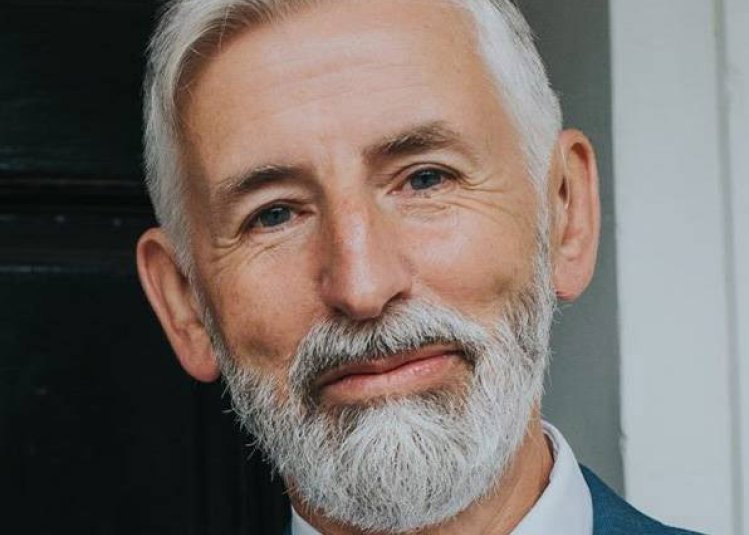 Derek Hayes staff picture