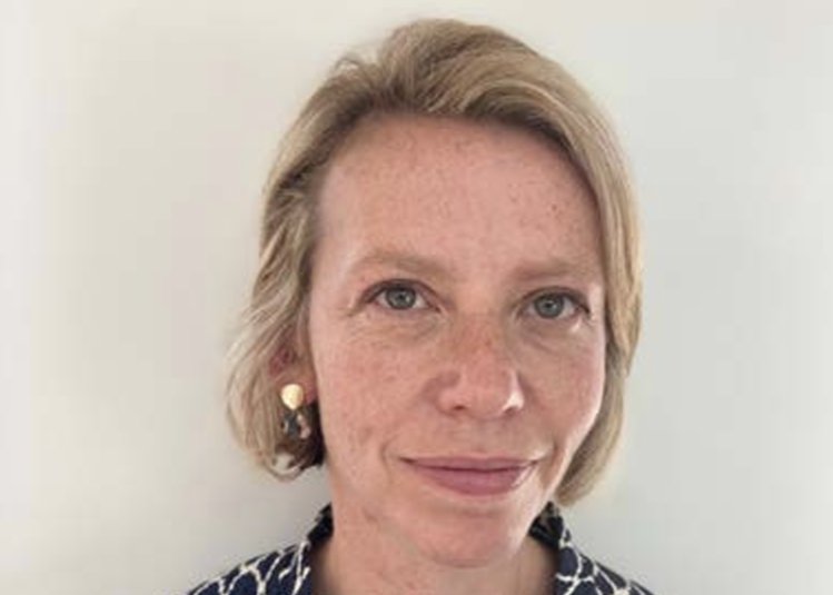 l.battersby@falmouth.ac.uk