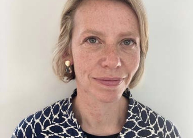 l.battersby@falmouth.ac.uk