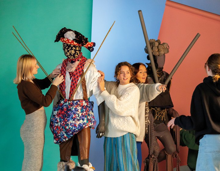 Students styling and directing modules for photos
