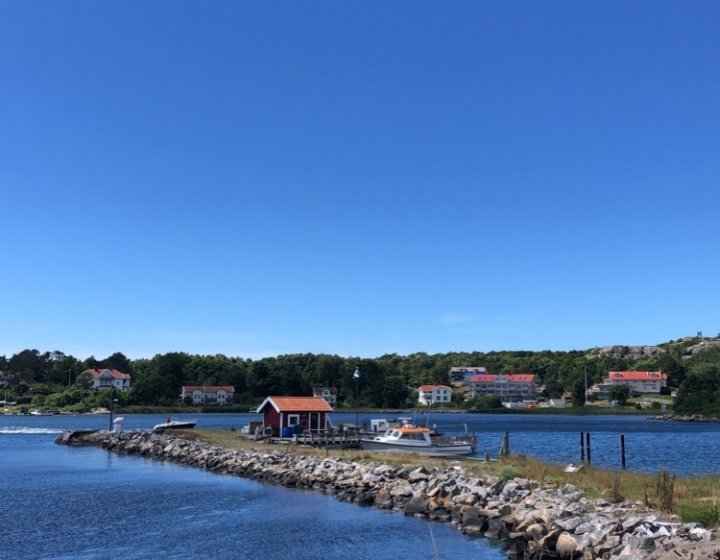View from Stockholm Archipelago showing water, stretches of land and small red-roofed buildings.