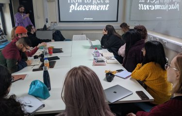 Creative advertising students hear from guest speaker 