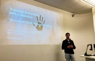 Man presenting with a projection on the wall