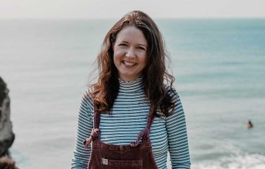 Graduate Emma stood on a cliff on the Isle of Wight