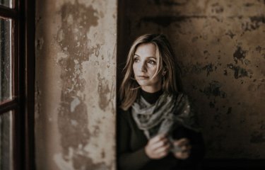 A sepia tone image of the singer Cara Dillon