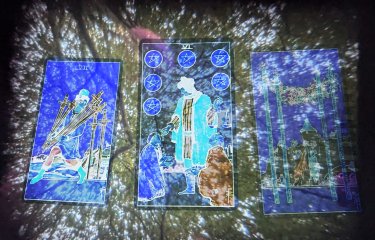 A illustrative image of blue and green windows