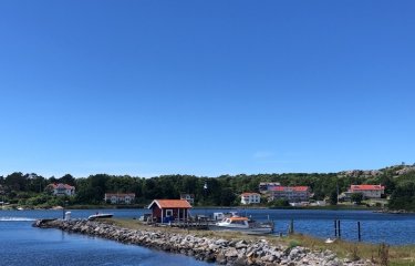 View from Stockholm Archipelago showing water, stretches of land and small red-roofed buildings. 