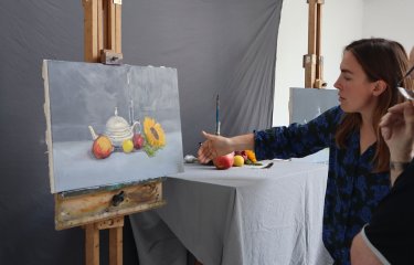 Emily Roberts teaching still life in oils