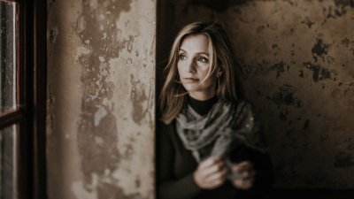 A sepia tone image of the singer Cara Dillon