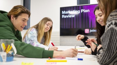 Group of students sat round a table mind mapping 