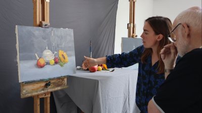 Emily Roberts teaching still life in oils