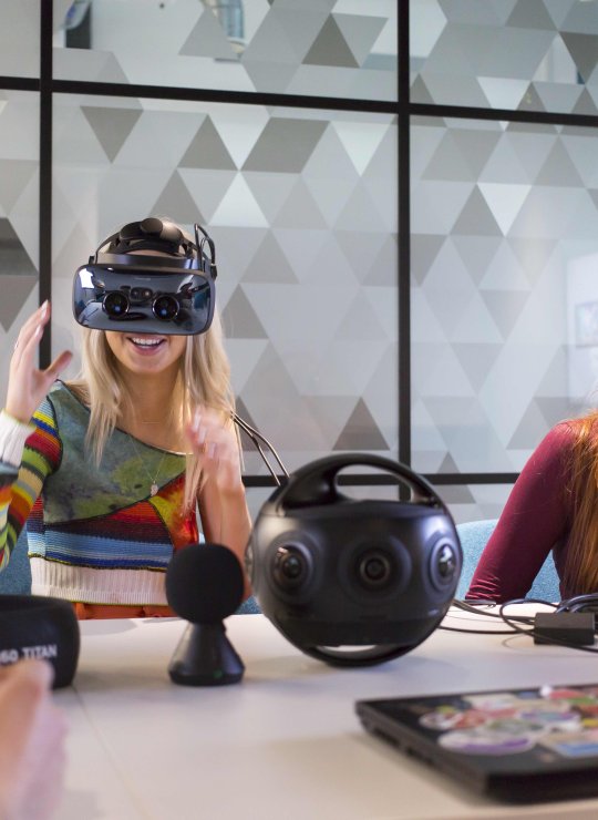 Immersive Business clients using VR equipment