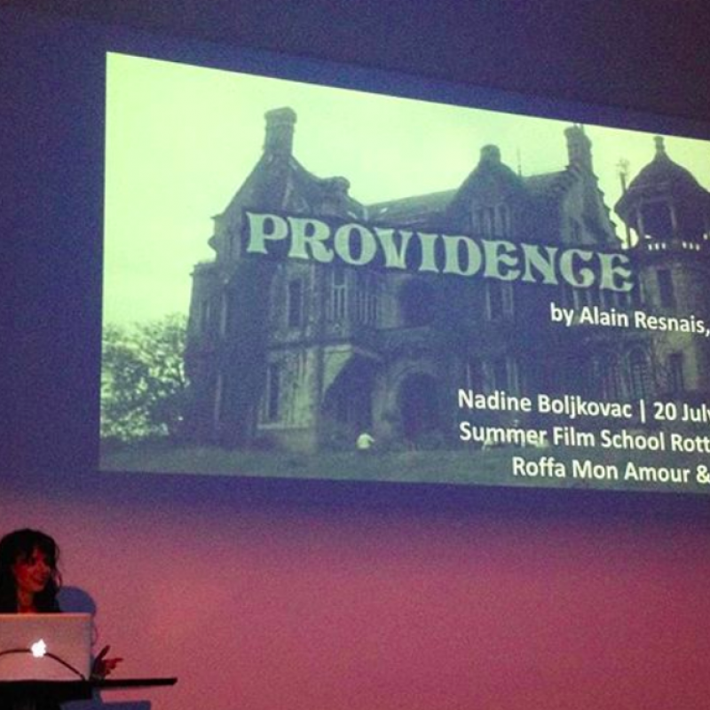Lecturer in front of projection screen