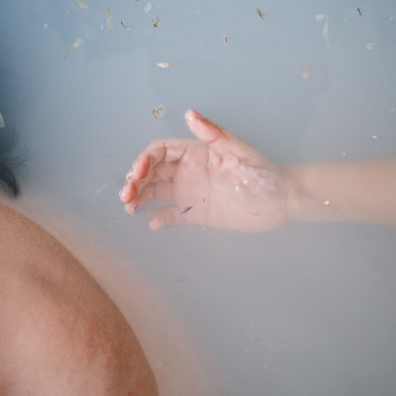 A hand in a bathtub