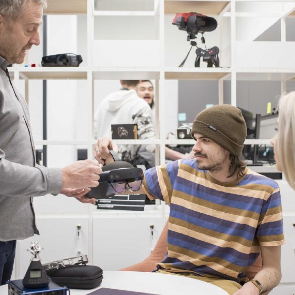 Working with Immersive Business