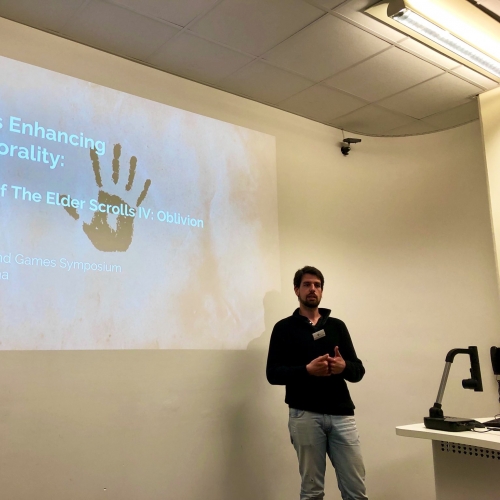Man presenting with a projection on the wall